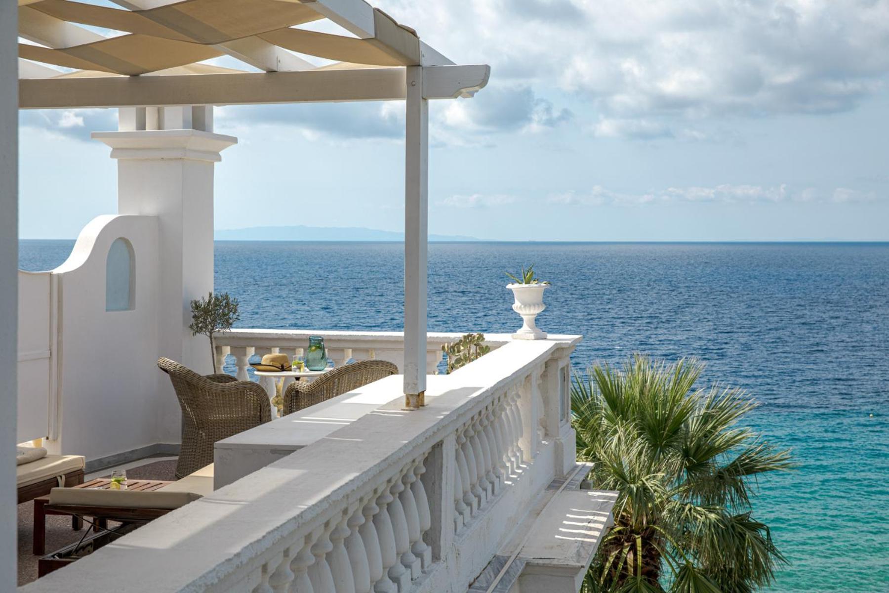 Aneroussa Beach Hotel Batsíon Exteriér fotografie