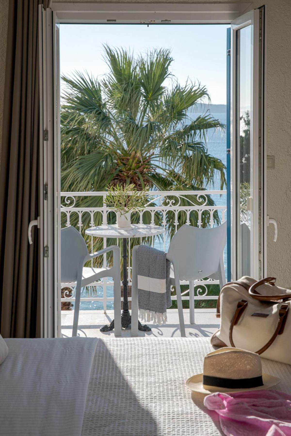 Aneroussa Beach Hotel Batsíon Exteriér fotografie